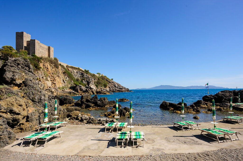 Sea kayaking along the Tuscan coast: explore caves, coves and islands from the water