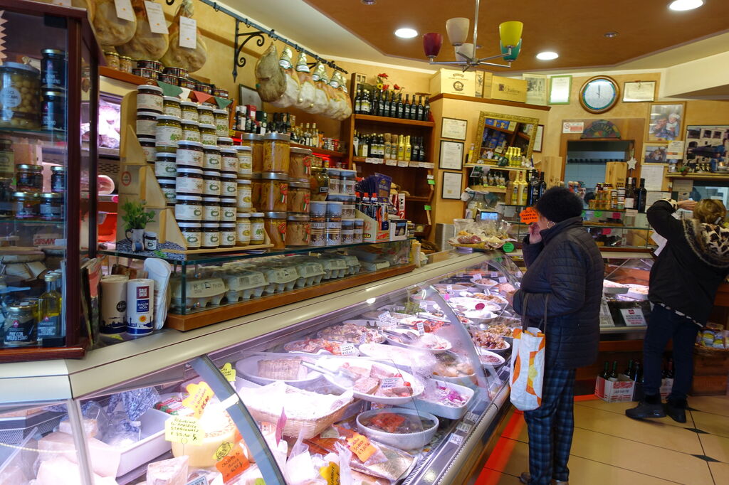 Gastronomia Nicola Camaiore Shop inside