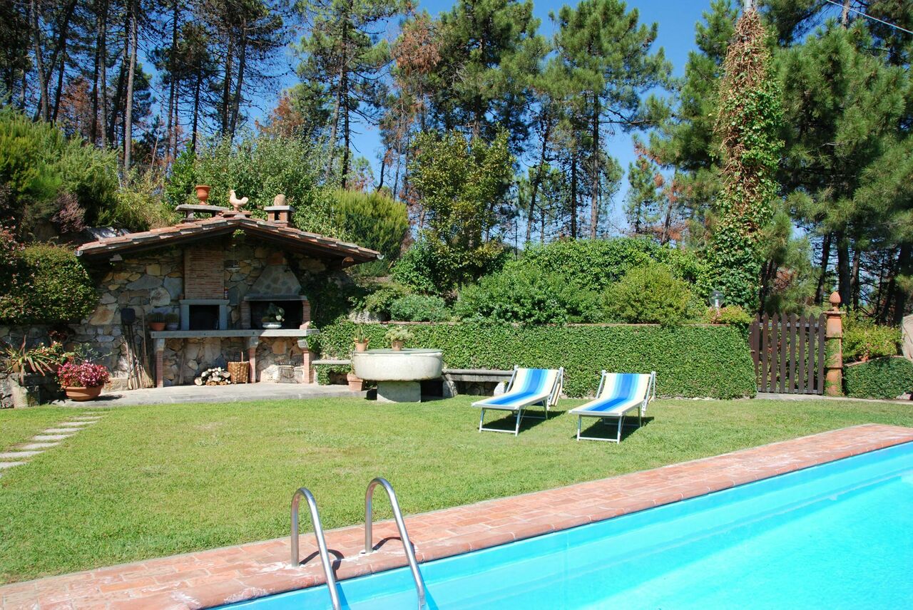 Al Mennucci: Amenities, Pool