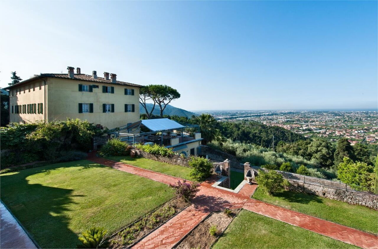 Villa Camaiore: Außen, Garten