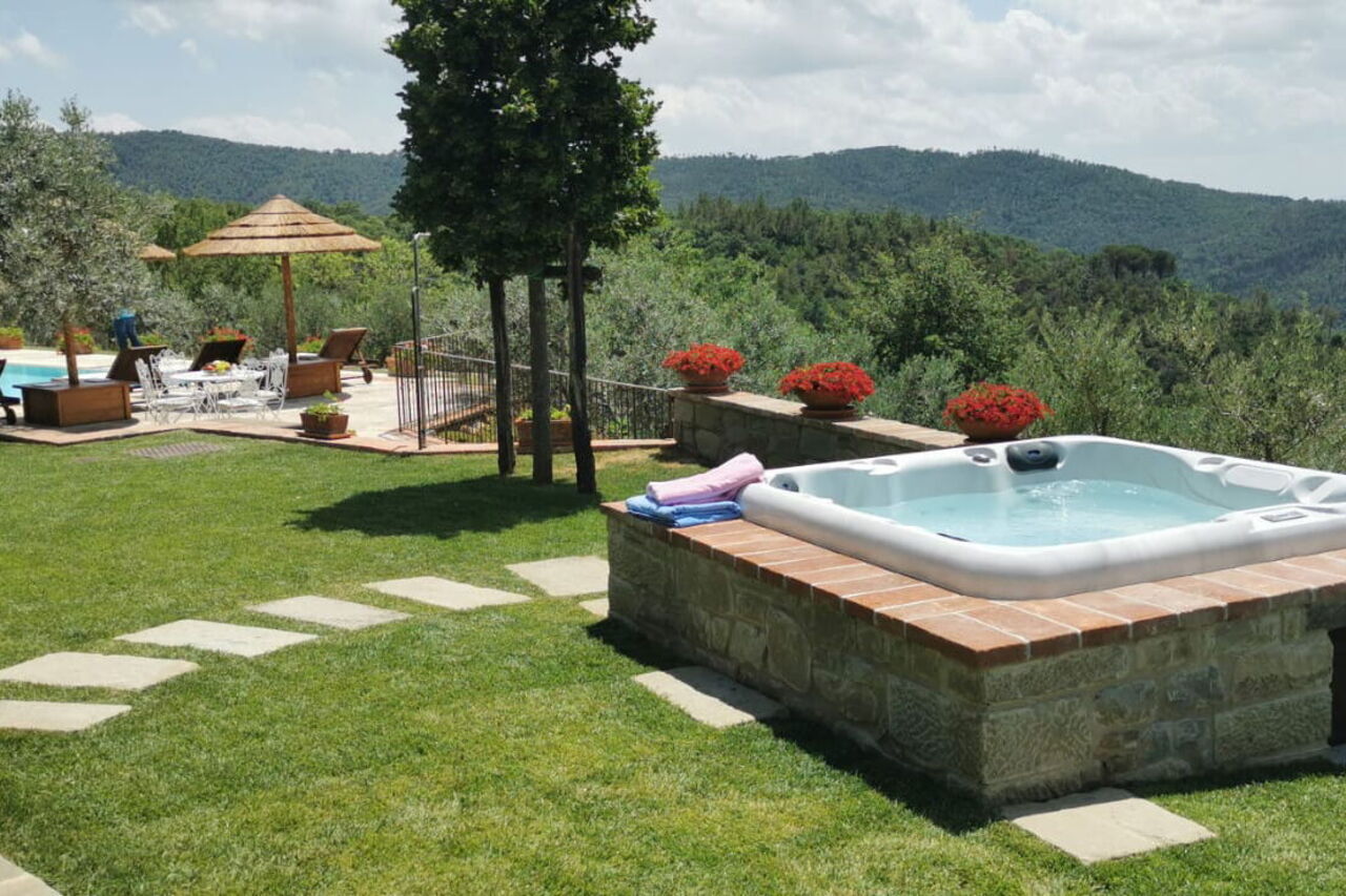 Villa Noceta: Garten, Schwimmbad
