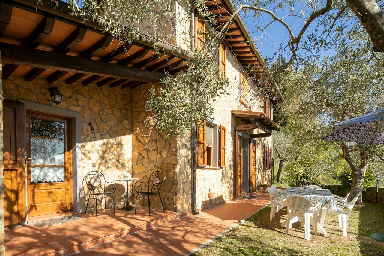 La Maggiolina: all'aperto, Esterni