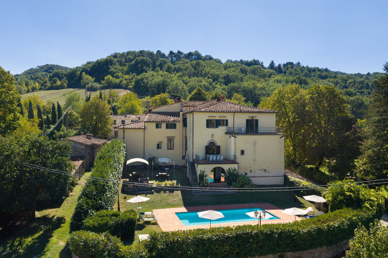 Villa Sieve: Außen, Balkon / Terrasse / Patio, Garten, Schwimmbad