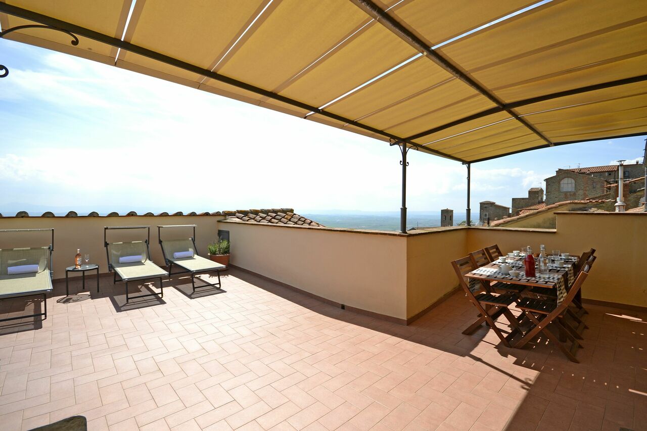 Terrazza Cortonese: Terrace and  veranda