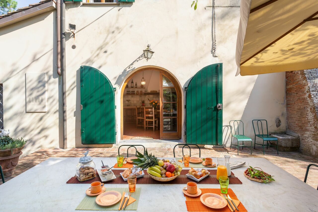 Casa La Rotta: Building Exterior