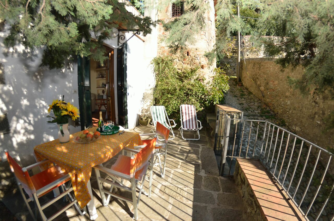 La Cipressa: Balkon / Terrasse / Patio, Garten