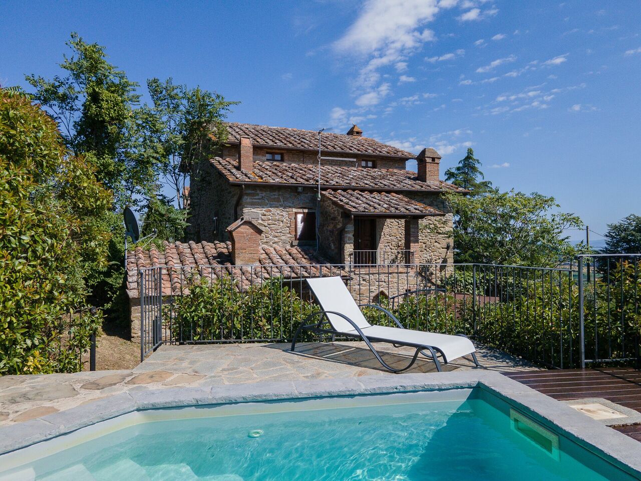 Villa i Cocciai: Swimming pool and outdoor view