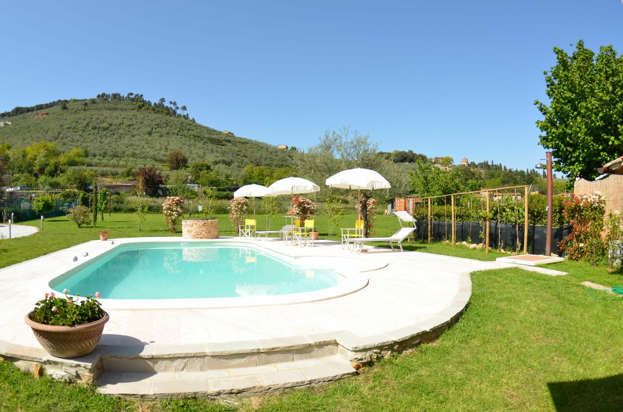 Al Vecchio Pozzo: Draussen, Garten, Schwimmbad