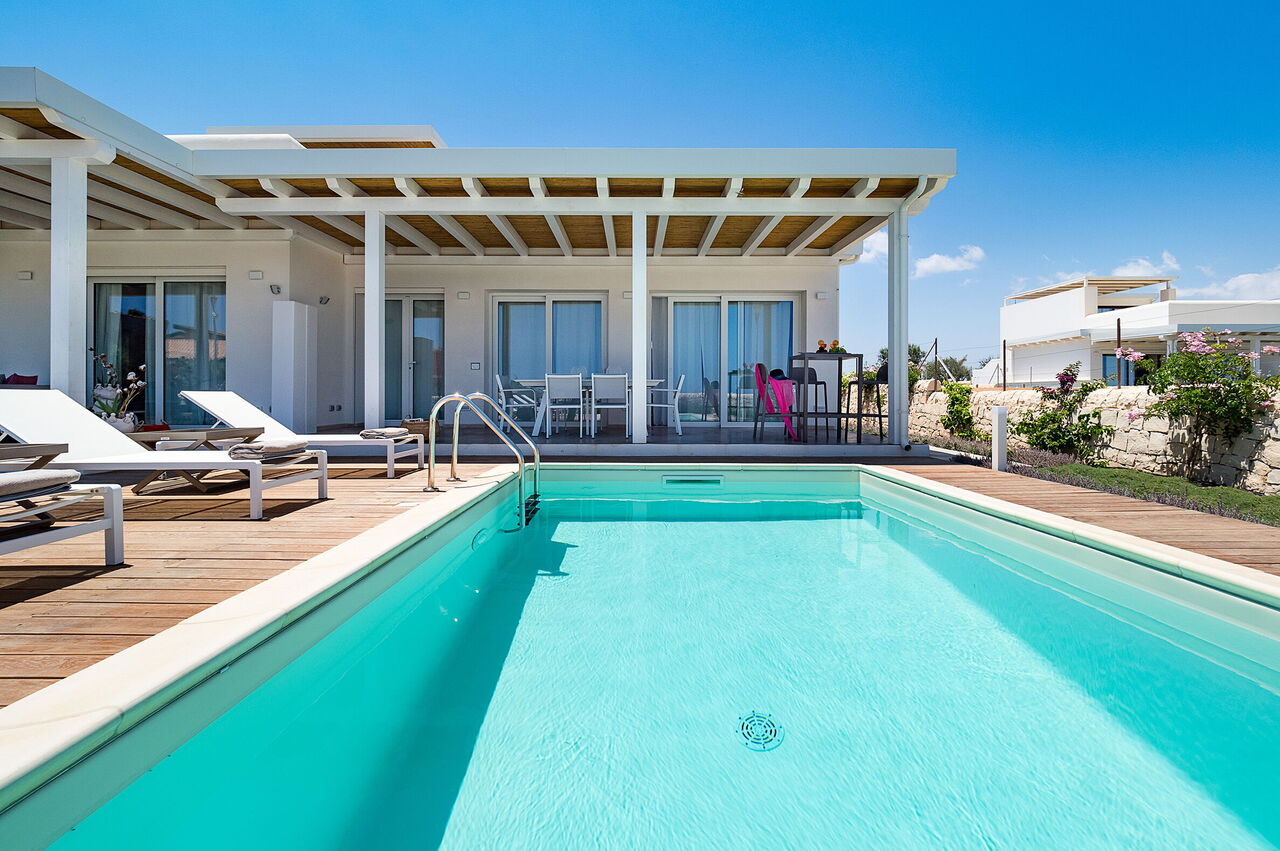 Il Fico: bazén, Exteriéry