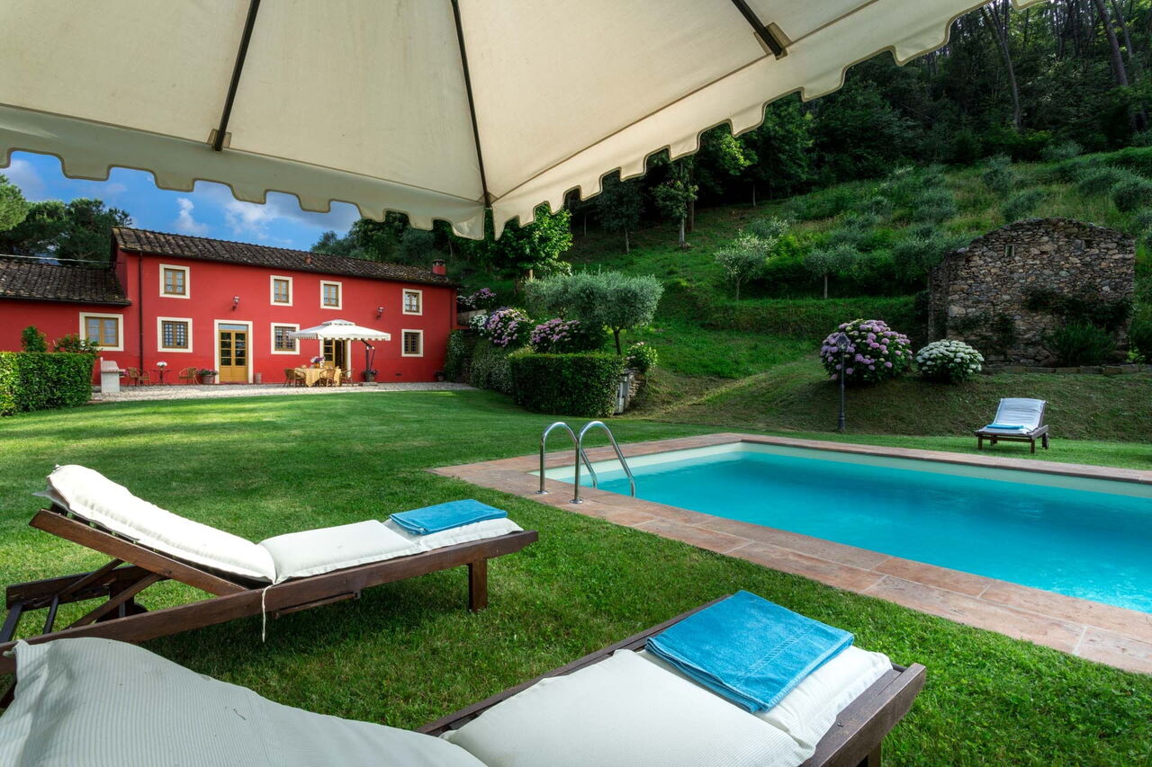 Villa Guamo: all'aperto, Giardino, Piscina