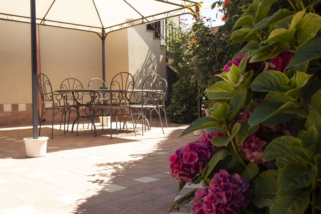 Villa Saponara: all'aperto, Balcone / Terrazza / Patio, Entrata Principale, Estate, Esterni, Giardino, Vista Panoramica