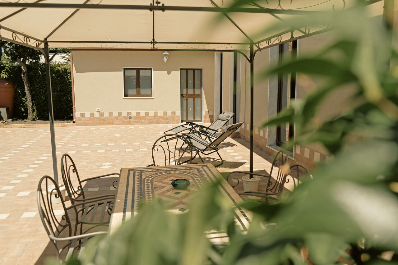 Villa Saponara: all'aperto, Balcone / Terrazza / Patio, Entrata Principale, Estate, Esterni, Giardino, Vista Panoramica