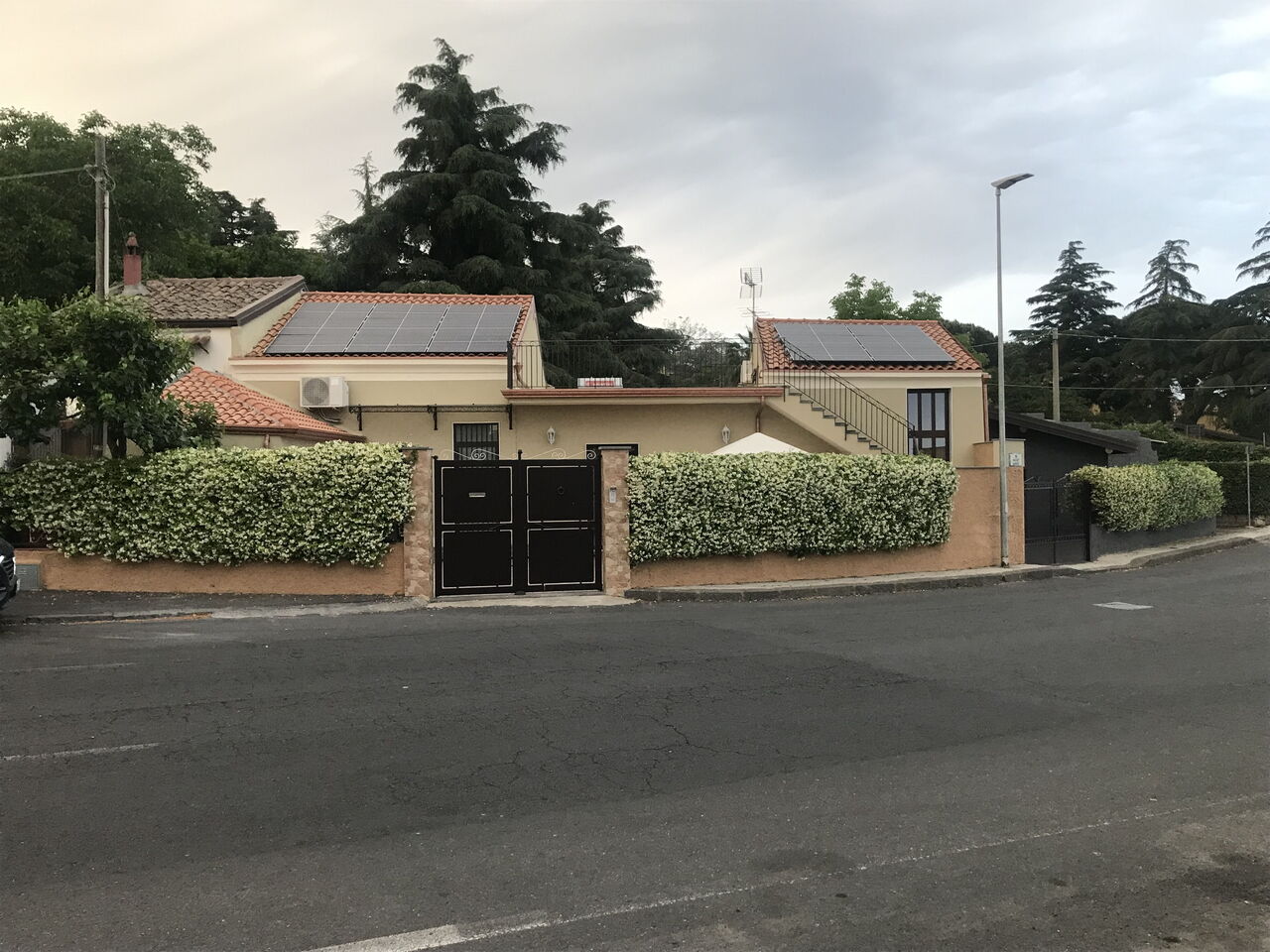 Villa Saponara: all'aperto, Balcone / Terrazza / Patio, Entrata Principale, Estate, Esterni, Giardino, Principale, Vista Panoramica