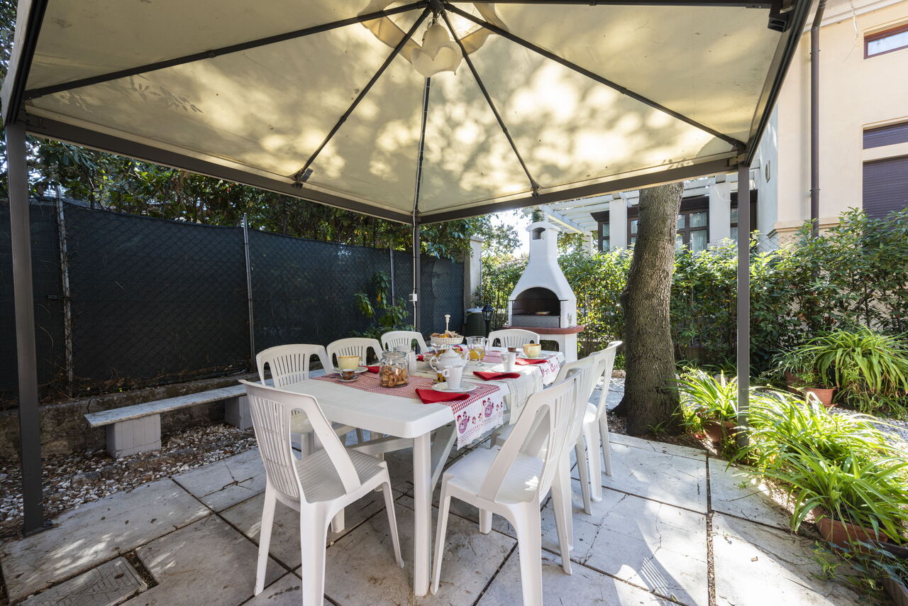 Villa Marconi: Balkon / Terrasse / Patio, Draussen, Garten