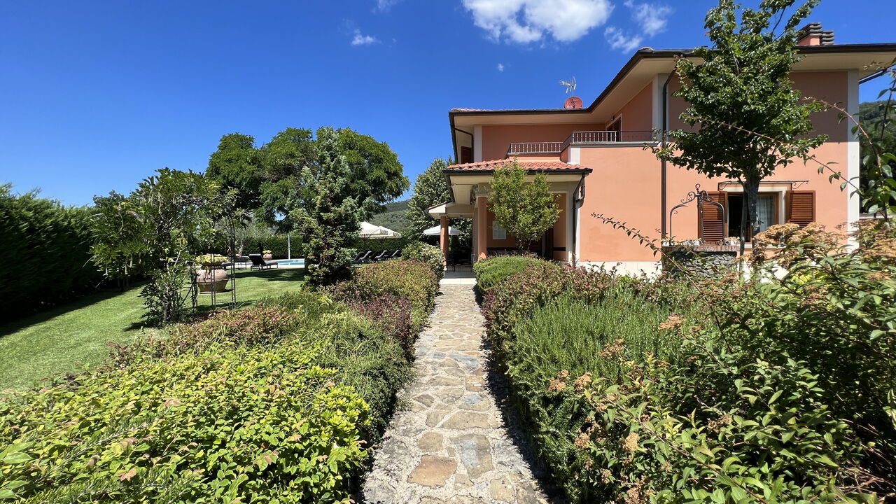 Villino Setteponti: all'aperto, Giardino