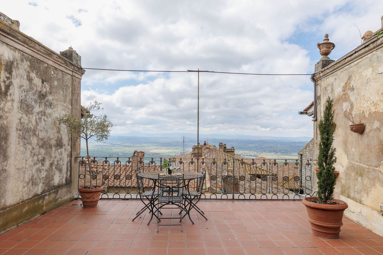 La Terrazza Sulla Valle: Terrace and panoramic view