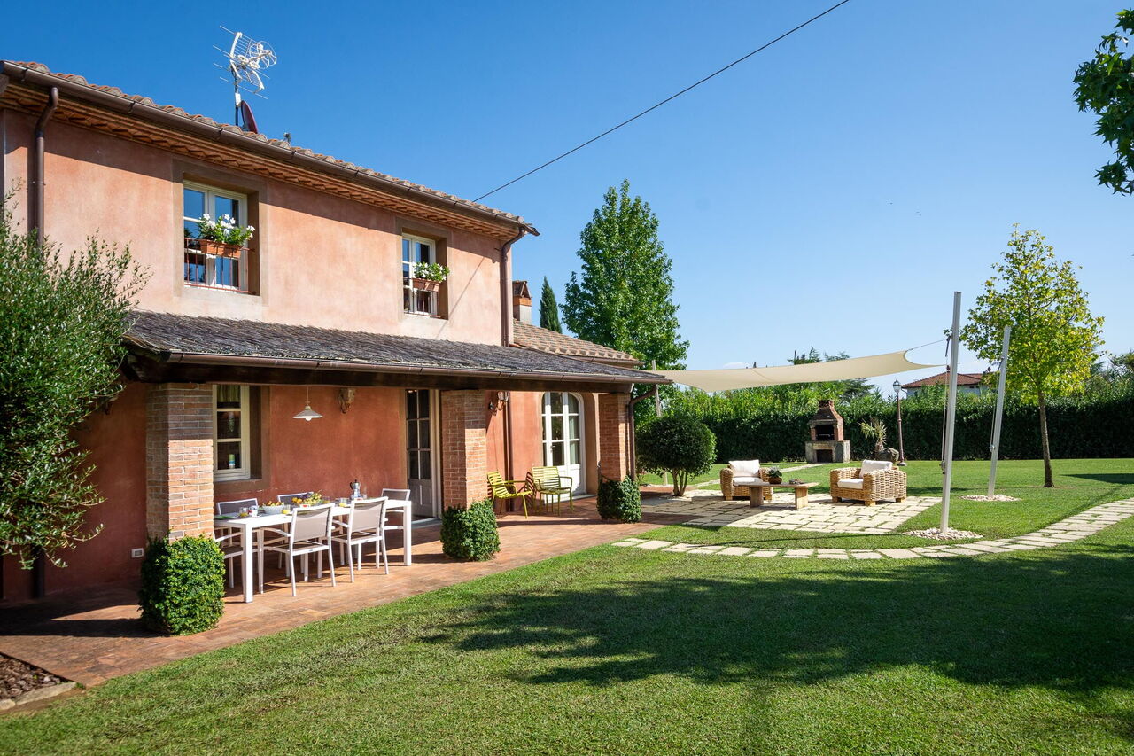 Le Vigne 4: Building Exterior