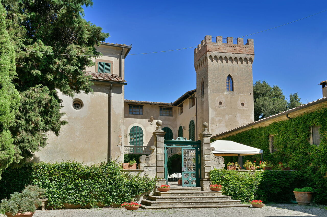 Torre Di Montelopio: Building Exterior