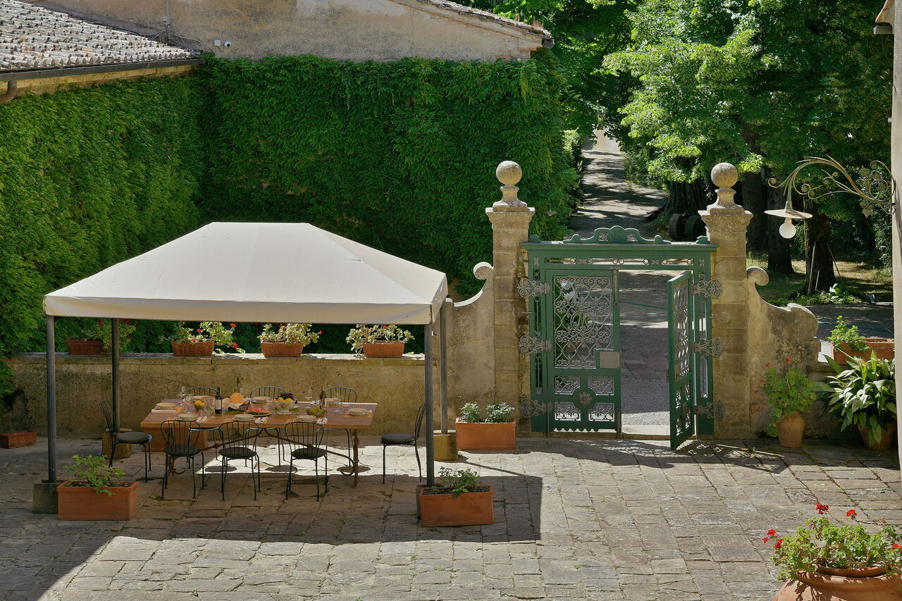 Torre Di Montelopio: Balcony / Terrace / Patio, Outdoor
