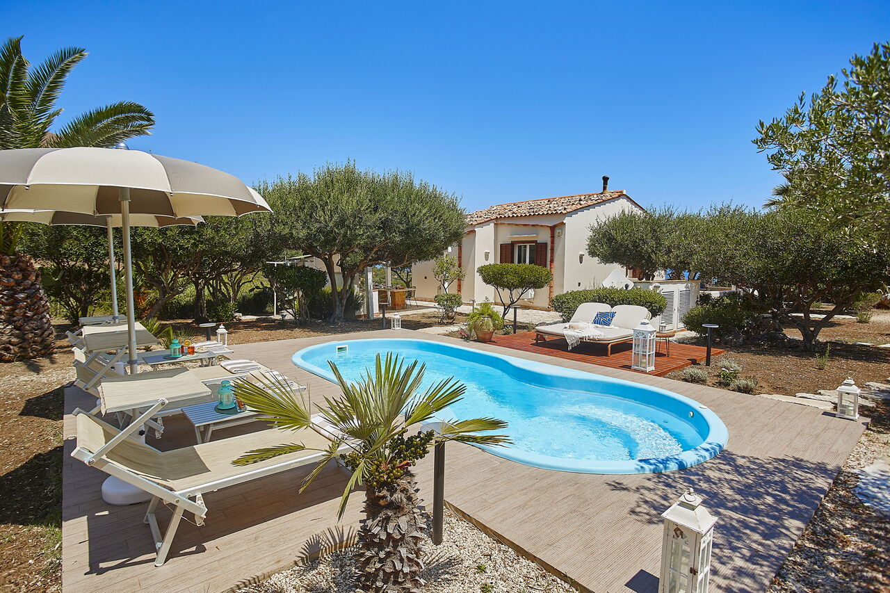Villa Gaia: Draussen, Schwimmbad