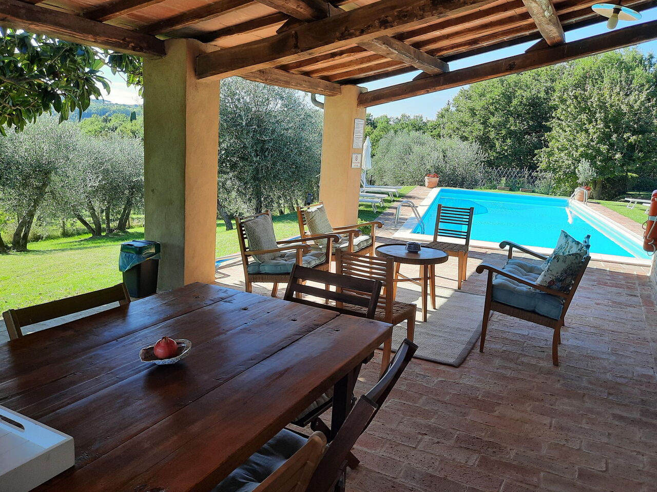 Villa San Giovanni: Ansichten, Esszimmer, Schwimmbad, Wohnzimmer