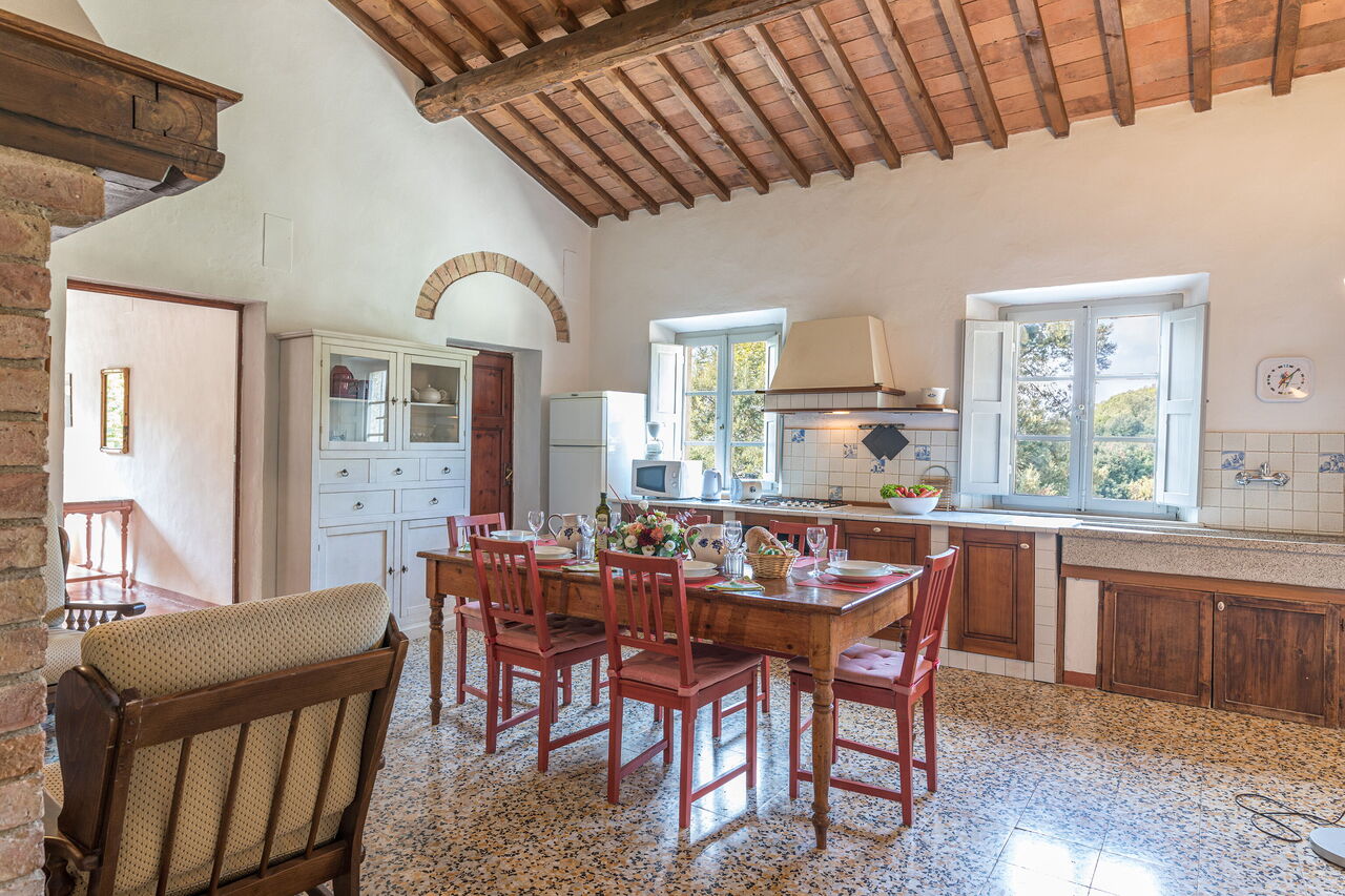 Fattoria La StrisciaUbytování: : Jídelna, Kuchyně