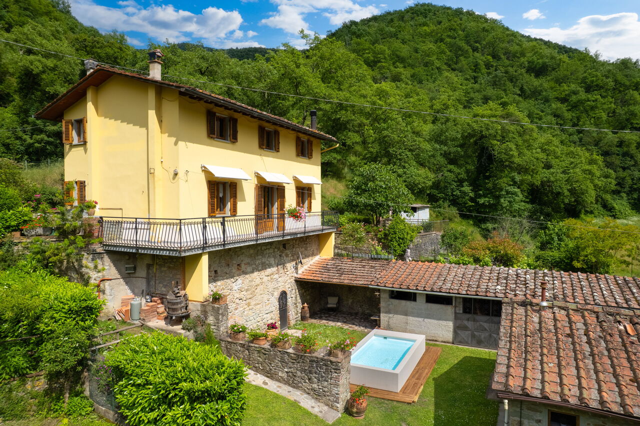 Villa Fornaci: Building Exterior, Outdoor