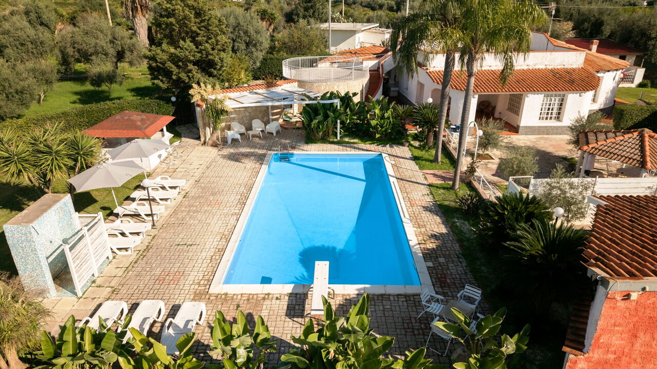 Villa Venera: bazén, Hlavní, Otevřeno