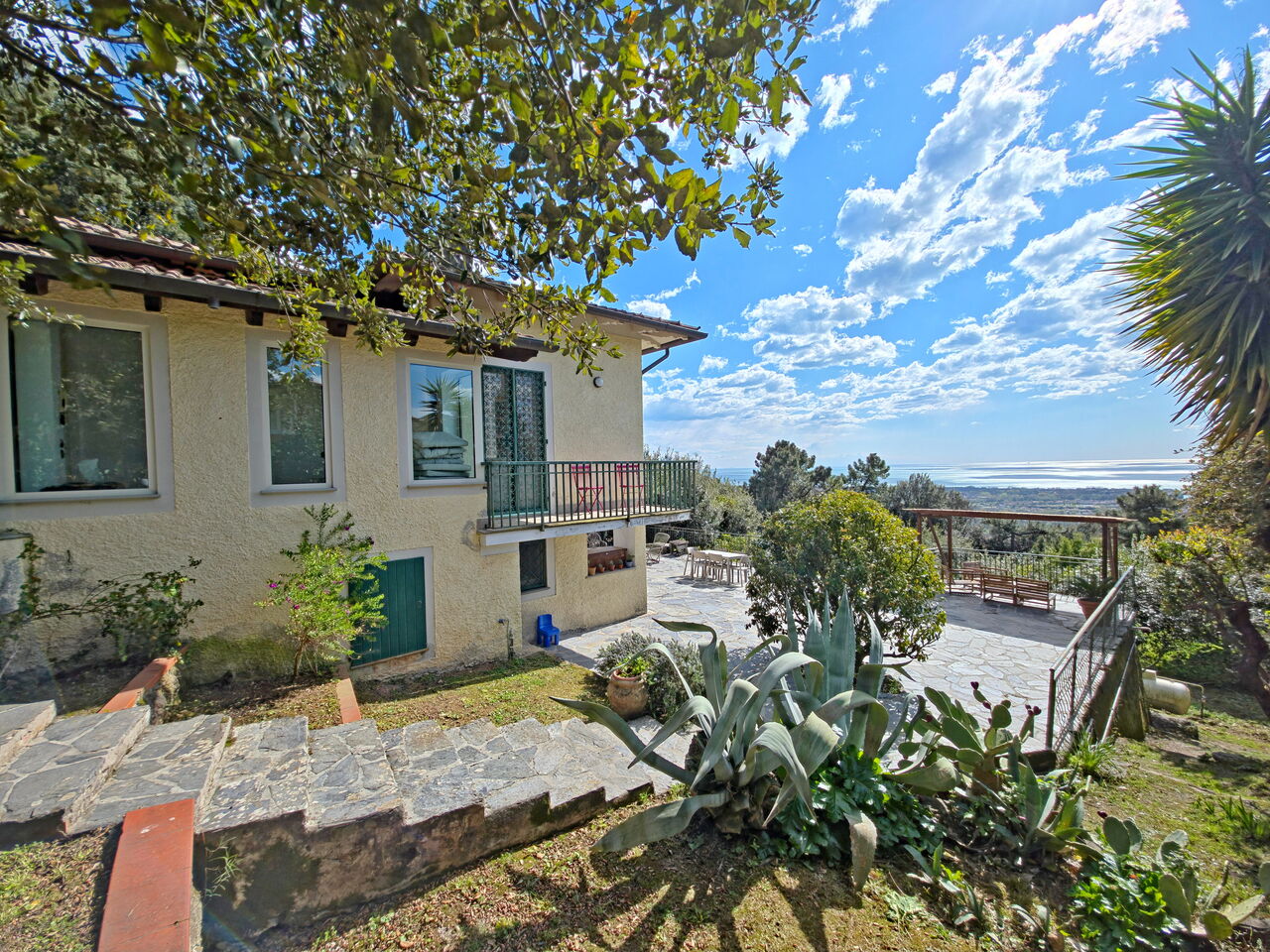 Villa Il Giardino: Building Exterior, Outdoor