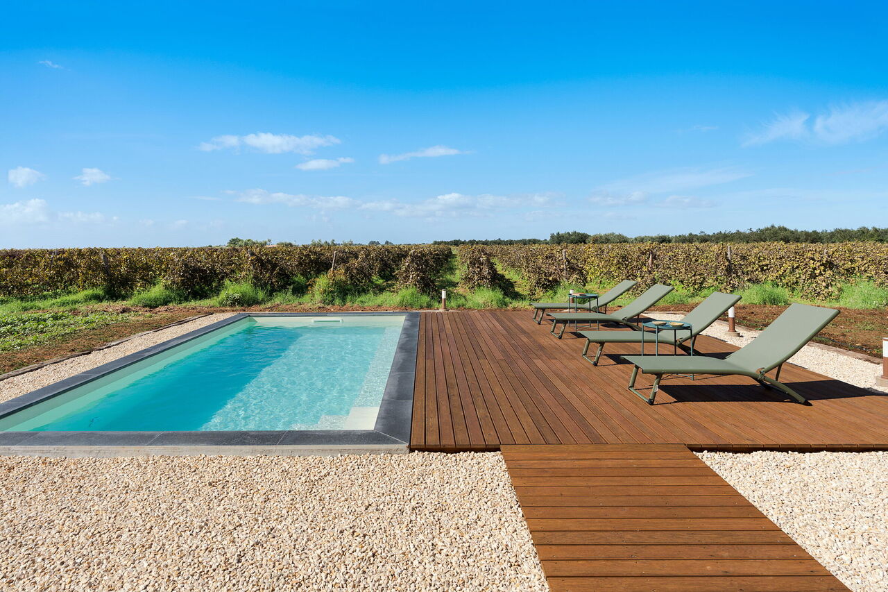 Mami: Garden, Outdoor, Pool