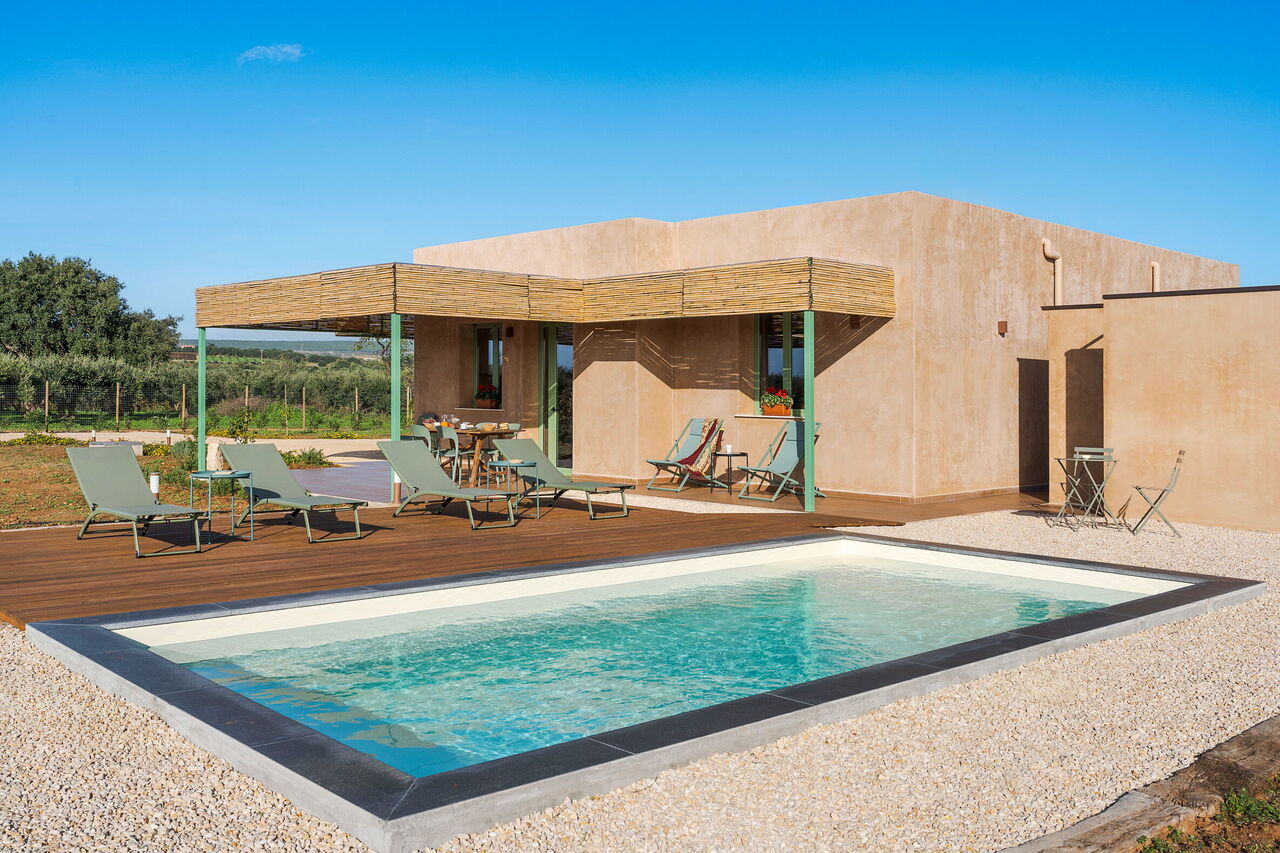 Mami: Garden, Outdoor, Pool