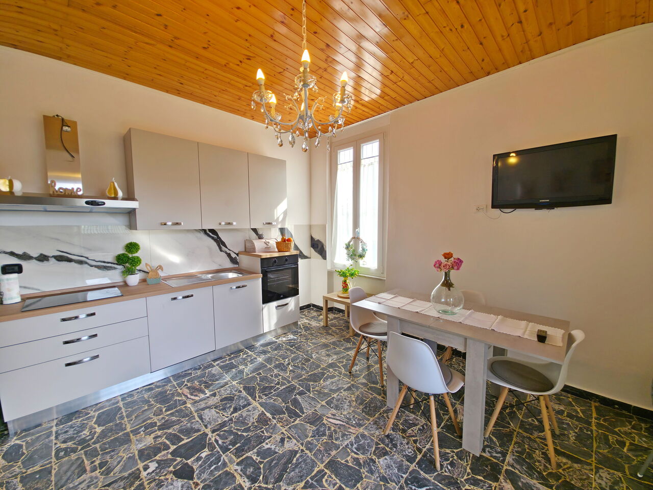 Casa Serena: Cucina, Soggiorno