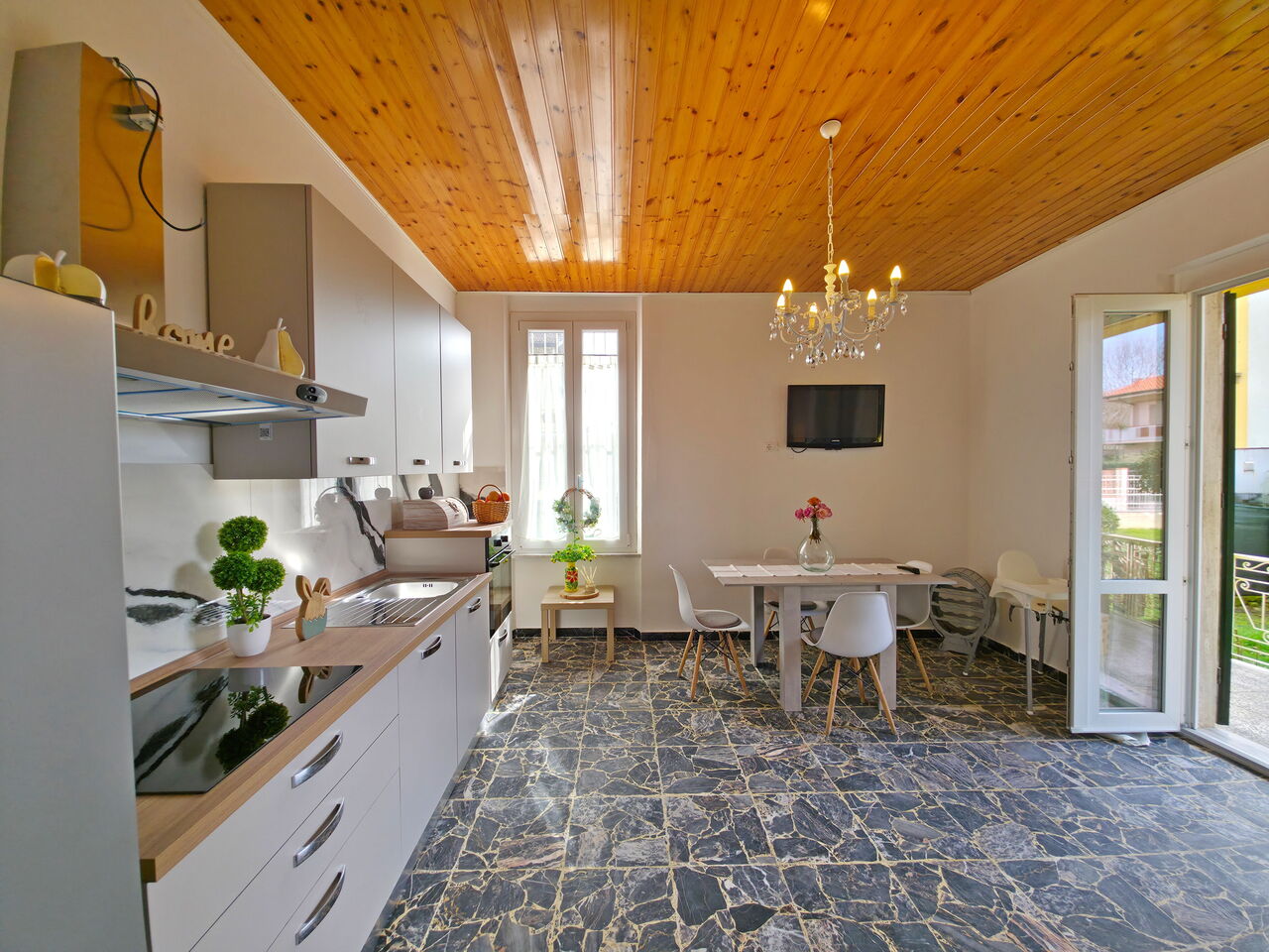 Casa Serena: Cucina, Soggiorno