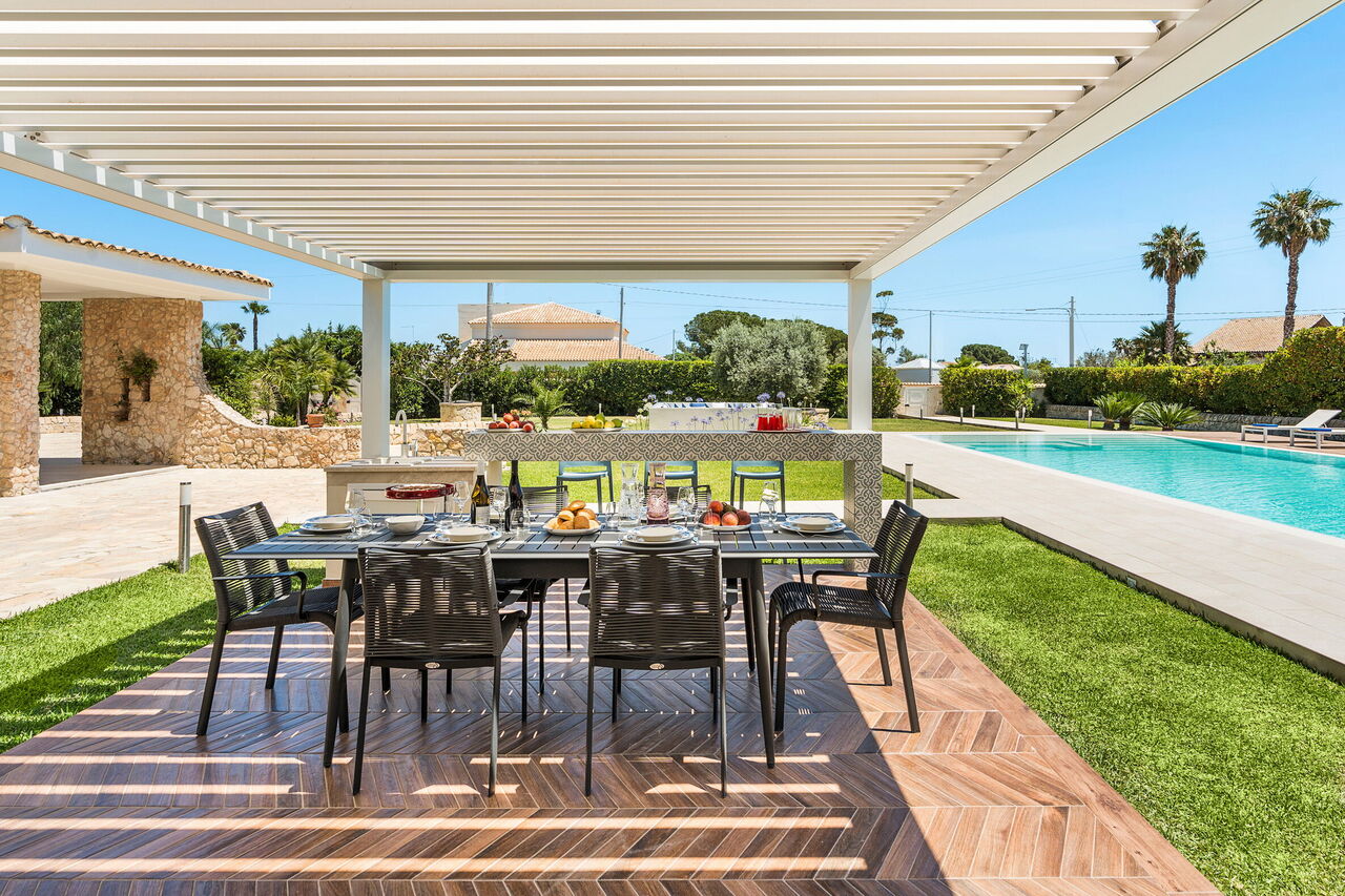 Diletta: Draussen, Garten, Schwimmbad