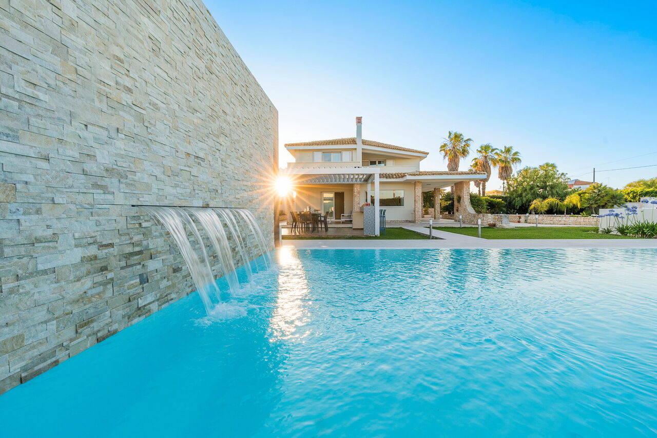 Diletta: Draussen, Garten, Schwimmbad