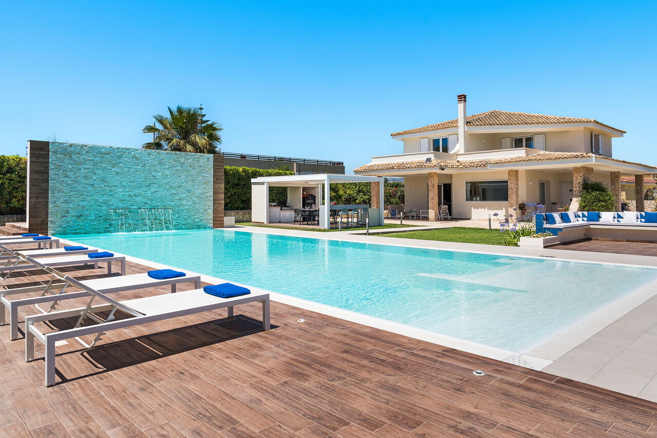 Diletta: Draussen, Garten, Schwimmbad