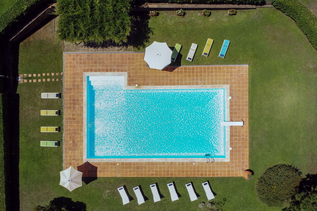Villa Poggiolino: bazén, Otevřeno