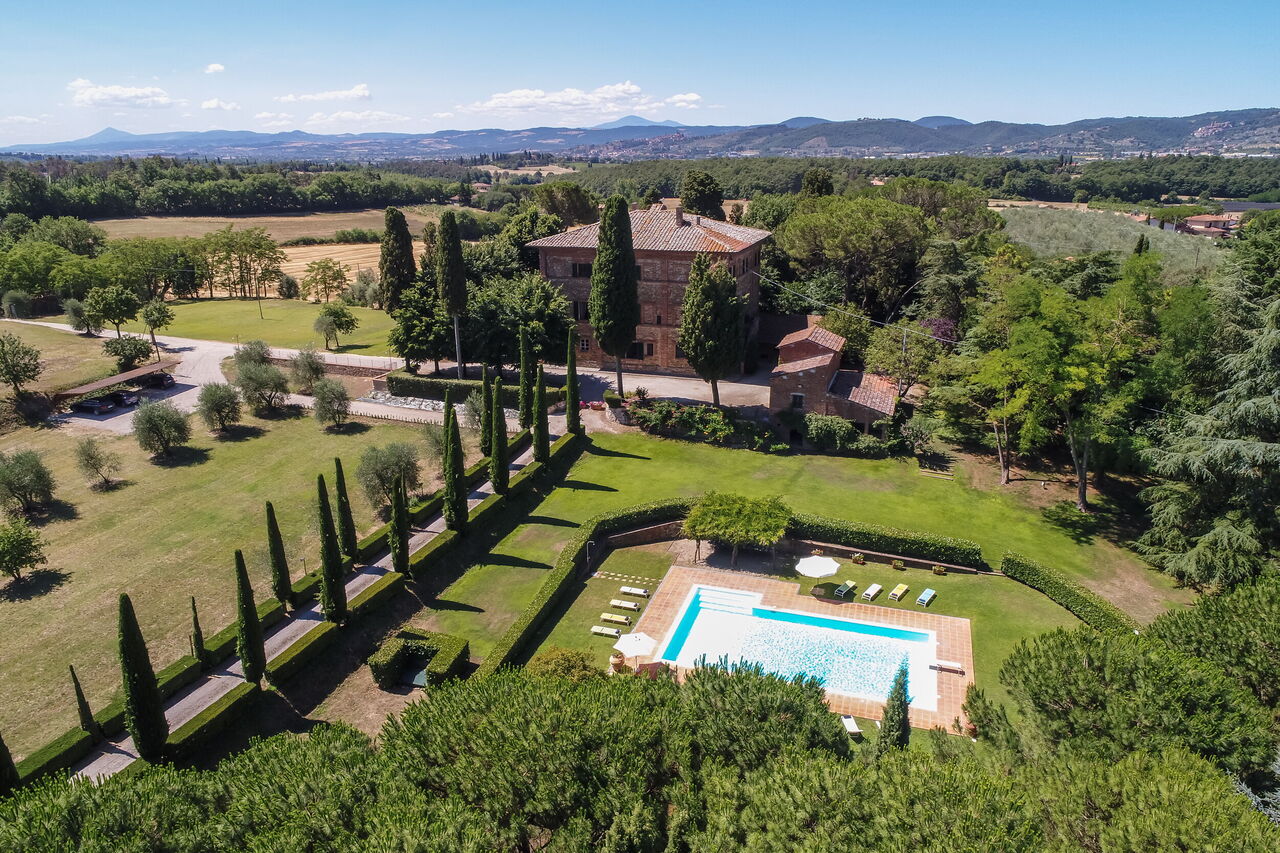 Villa Poggiolino: bazén, Otevřeno